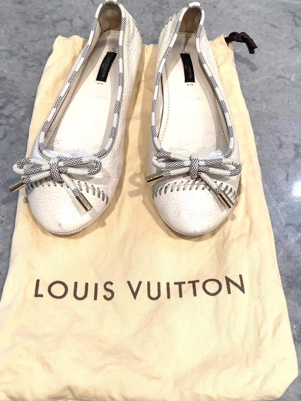 Louis Vuitton White Leather Bow Trim Ballet Flats